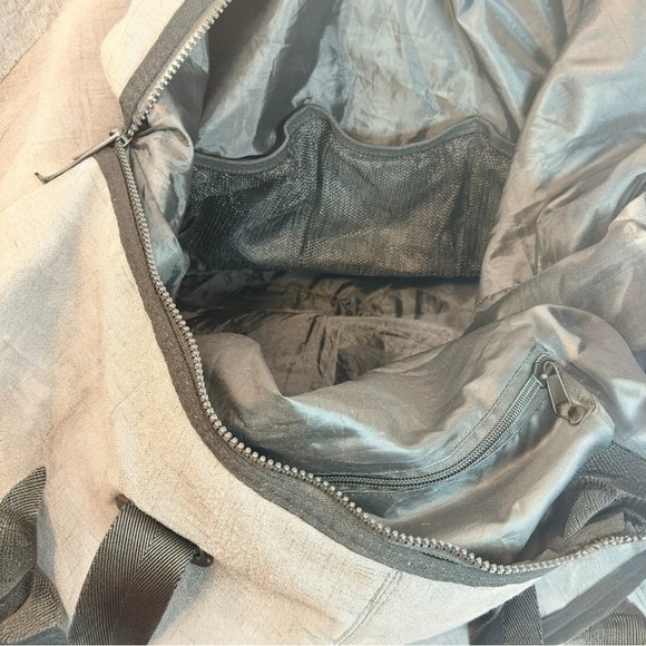 Kyodan Large Gray Duffel Gym Bag Wet/Dry Pocket Travel Weekender Unisex - Picture 4 of 10